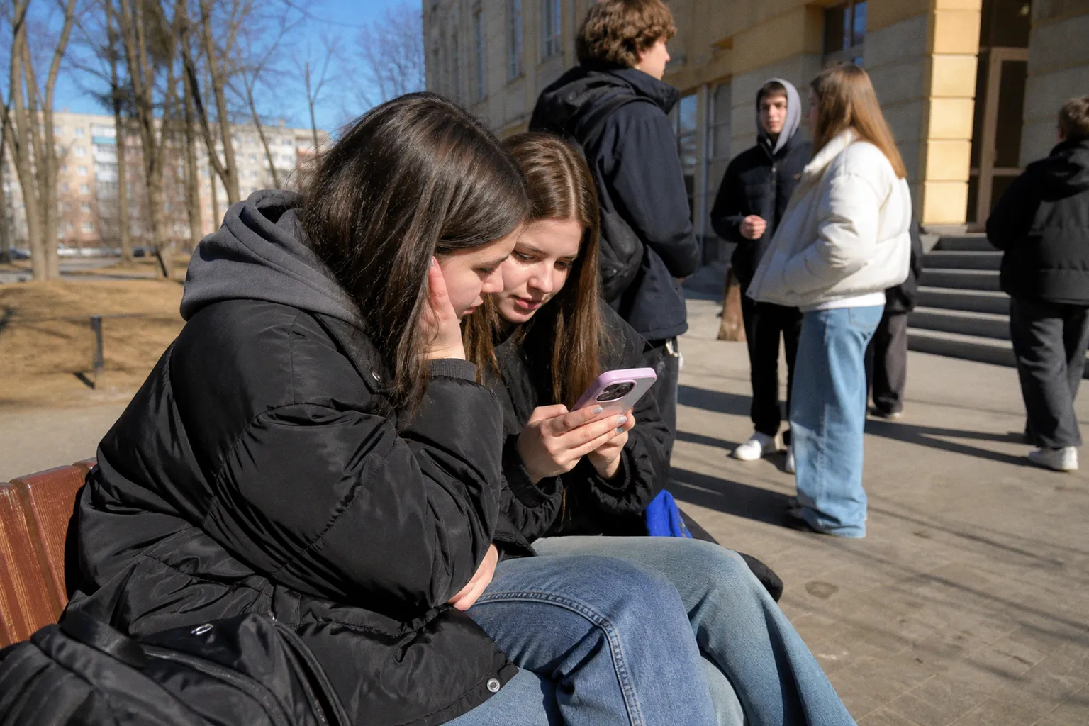 ИИ-мем «Do Not Download Twitter» с Канье Уэстом завирусился в TikTok